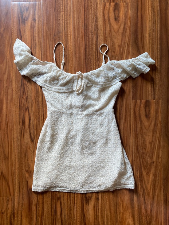 Kimchi Blue Dresses & Skirts - Urban Outfitters Kimchi Blue lace off-the-shoulder mini dress